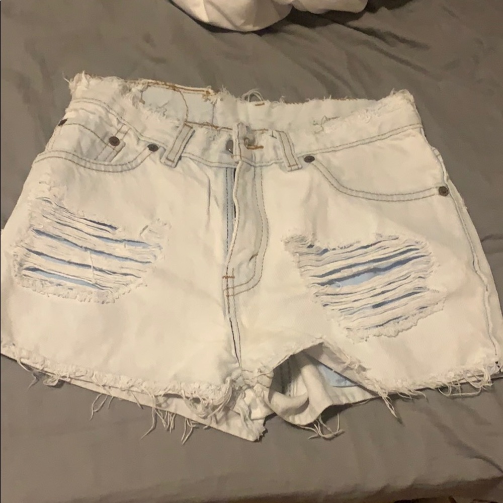 Frayed hem Levi Jean shorts